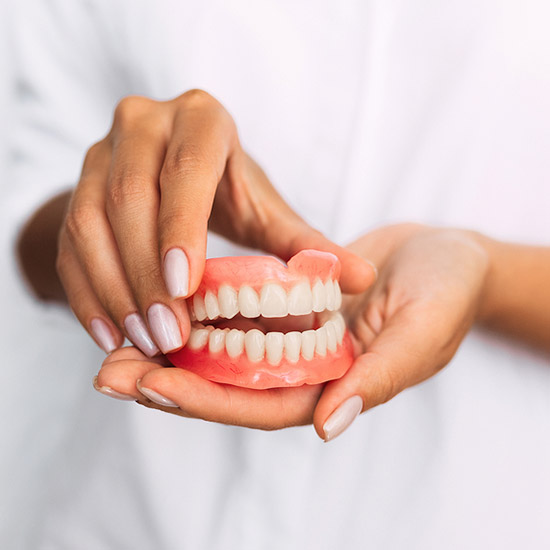 Dra. Lucía Laborde - Protesis dental - Prótesis dentales completas